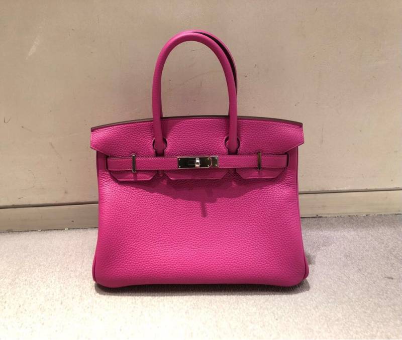 Hermès F/W 2017 Rose Pourpre color is a balance between hot pink