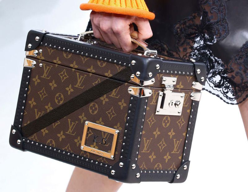 Introducing the New Louis Vuitton Pochette Bag That Is Everywhere -  PurseBlog