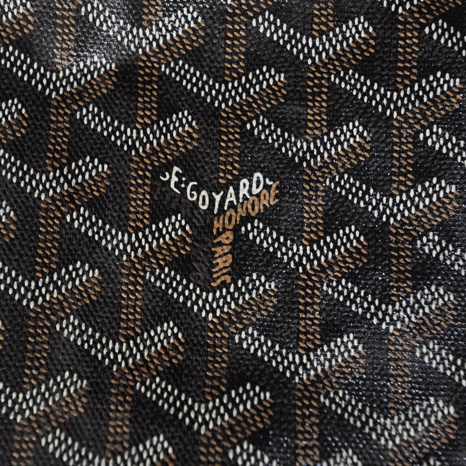 Maison Goyard - The Anjou bag comes in two sizes (PM or GM) and eleven  different Goyardine colors (black, black/tan, white, red, burgundy, sky  blue, navy, orange, yellow, green, grey) and milled