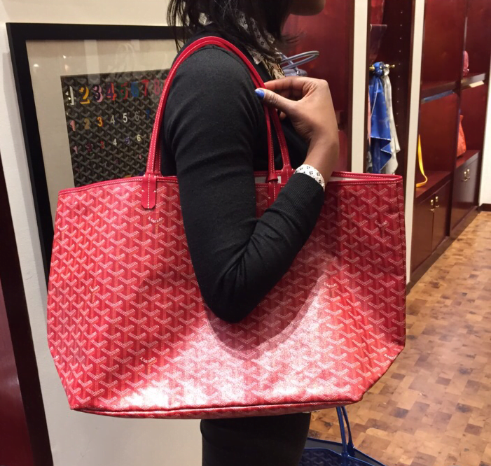 Maison Goyard - The Anjou bag comes in two sizes (PM or GM) and eleven  different Goyardine colors (black, black/tan, white, red, burgundy, sky  blue, navy, orange, yellow, green, grey) and milled