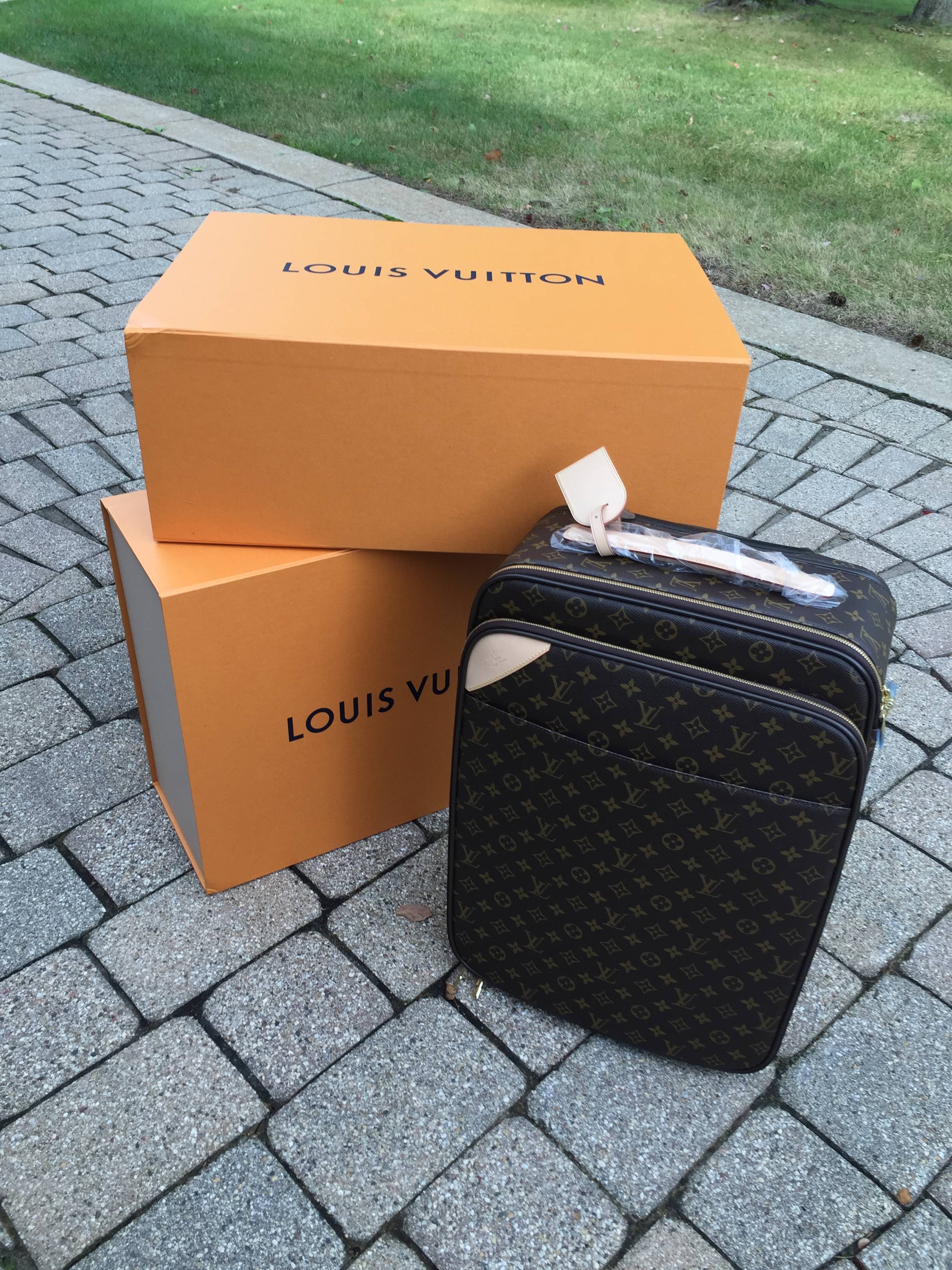 Louis vuitton rolling luggage pegase 55 business 