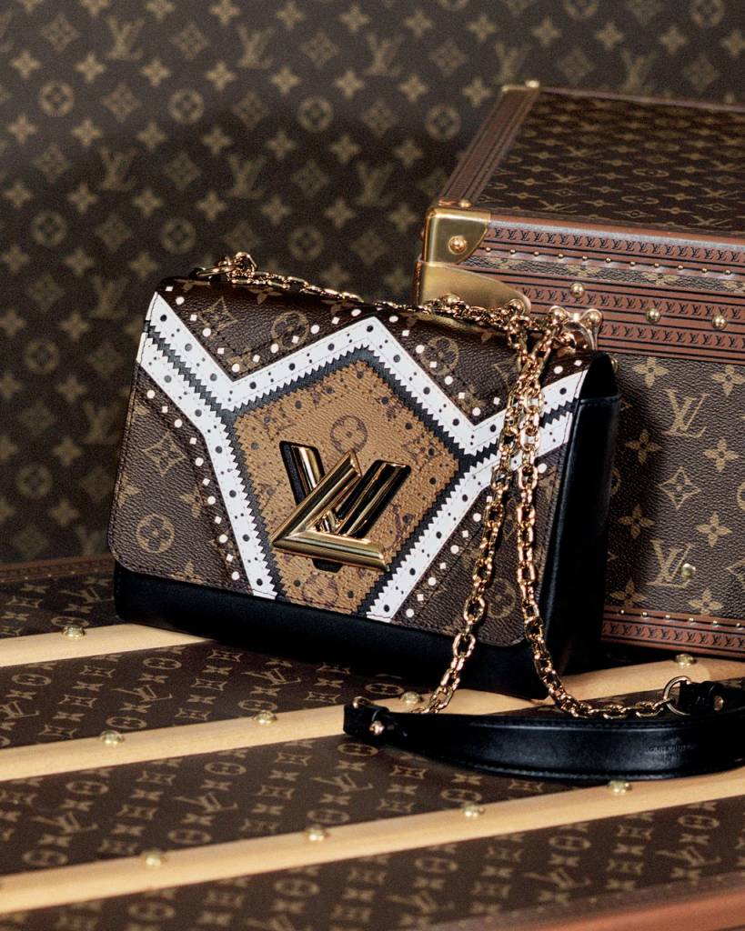 PARIS, FRANCE - DEC 23, 2017: Luxury Louis Vuitton Handbag Made From  Exclusive Leather On Sale During Winter Christmas Holidays In Paris, France  And Golden LV Logo Stock Photo, Picture and Royalty