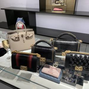 Chanel chicago new store opening Chanel Boy Handle lizard Gris Tourterelle Birkin 25