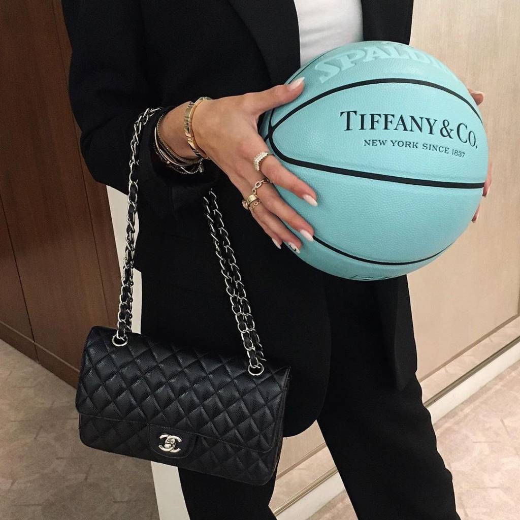 Tiffany Receives $14.5 Billion Takeover Offer From LVMH - WSJ