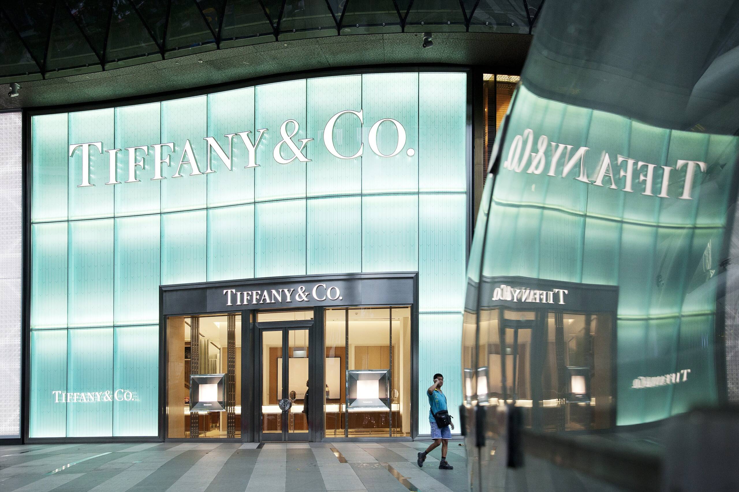 Louis Vuitton parent company to buy Tiffany for $16.2 billion