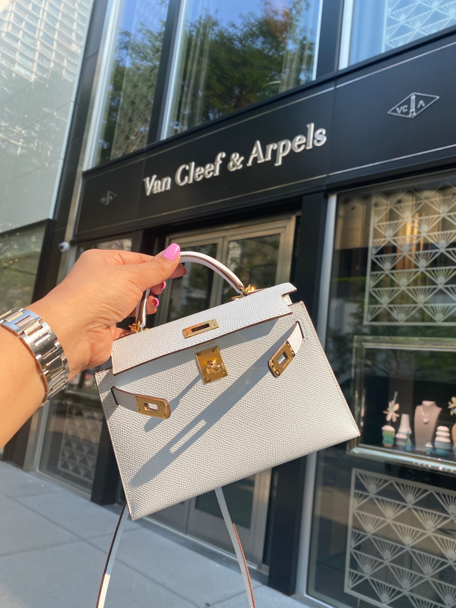 Van Cleef & Arpels Paper Bag  Gucci shopping bag, Van cleef arpels, Van  cleef