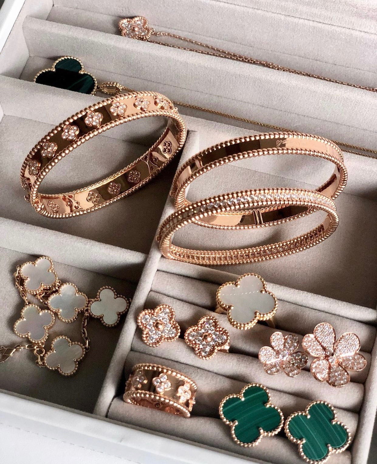 Sweet replica Van Cleef & Arpels Alhambra pink gold bracelet 1 motifs :  vancleef-jewelry