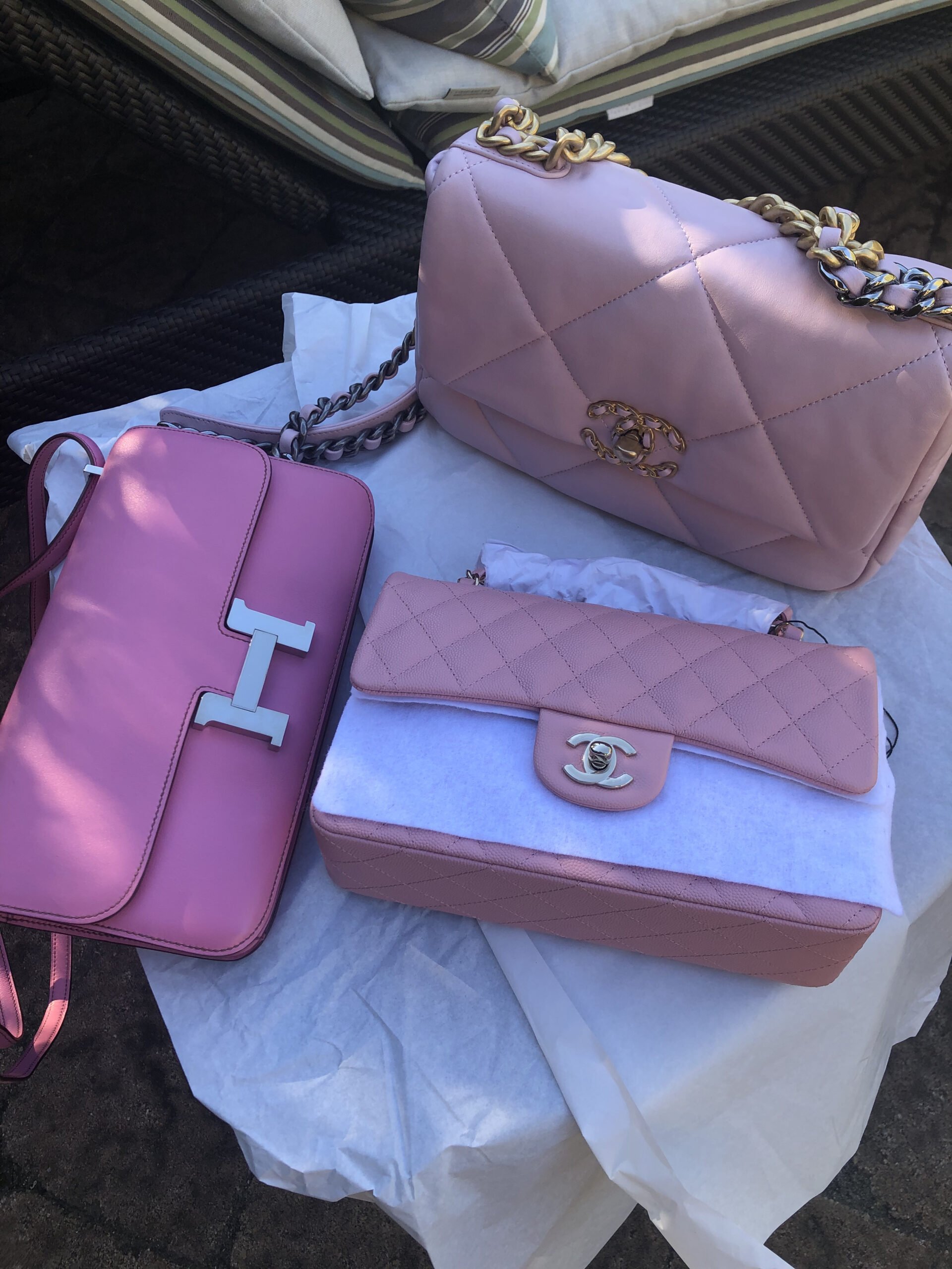 The Best Pink Chanel Bag? Comparison between the 22c Pink and