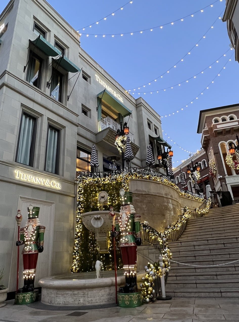 LVMH Pays High Price for Rodeo Drive Property - WSJ
