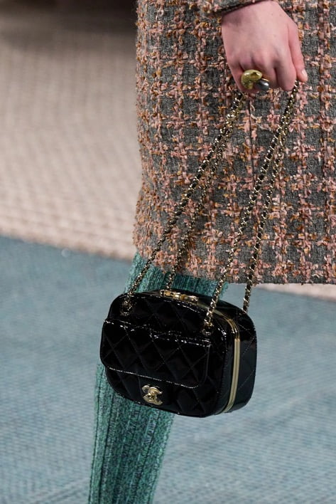 Chanel 22K Fall-Winter 2022 River of Tweed Handbags Review and First  Impression