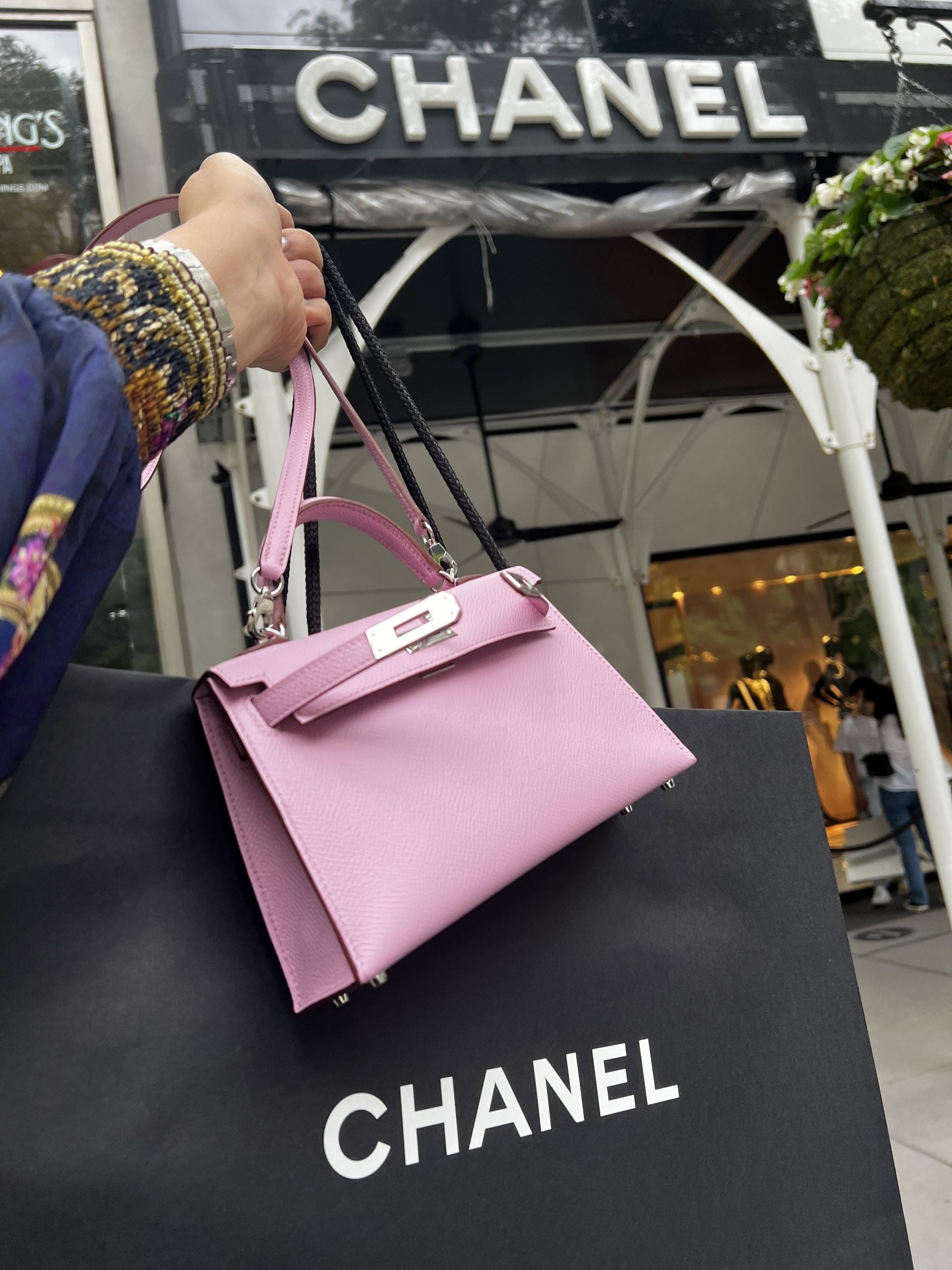 Why Chanel Bags Have Shoppers Frenzied, Fighting to Avoid Price