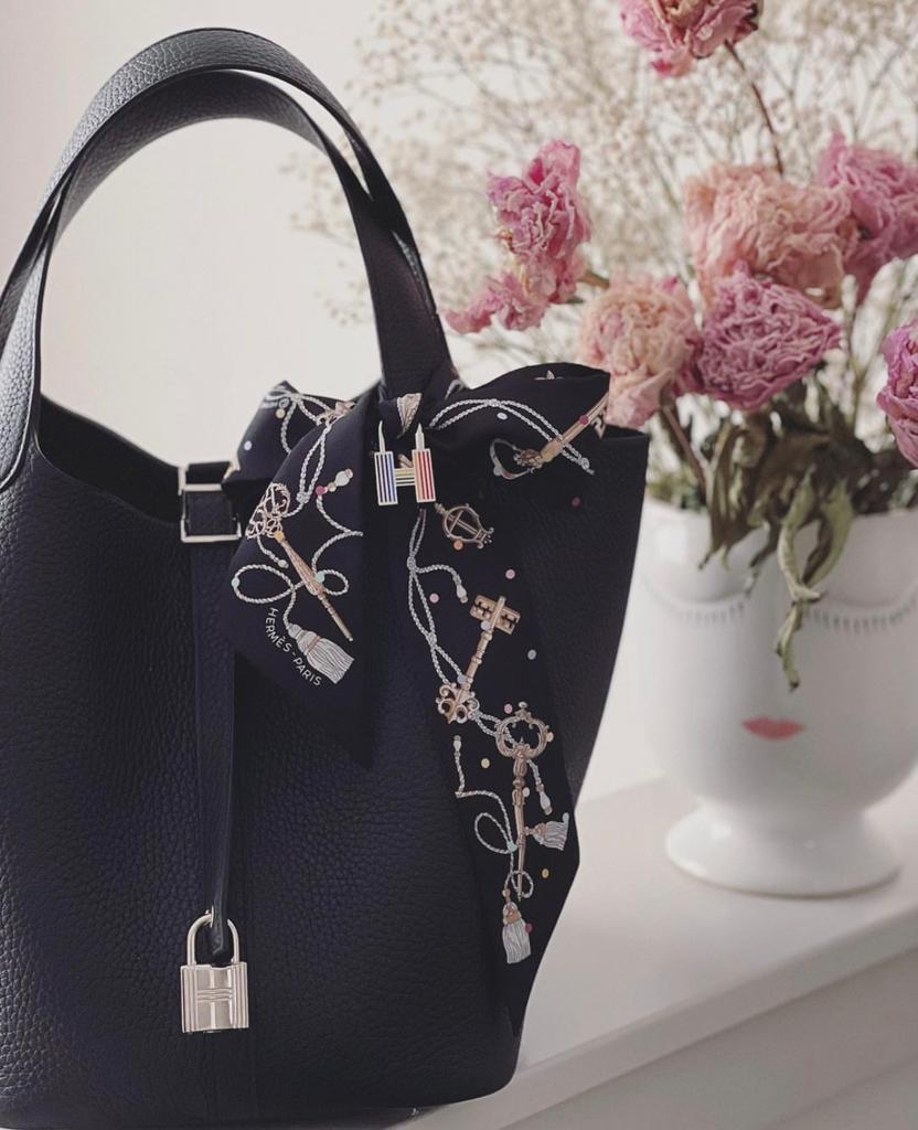 Picotin bag is such suitable for each season's casual daily look
