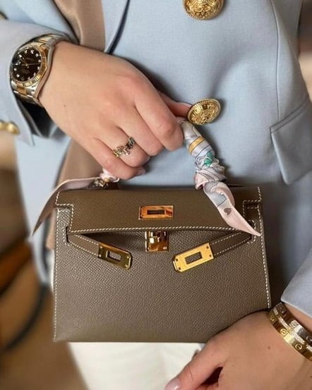 Which one is your favourite? Etain or Etoupe? . Posted @withregram •  @mrs_jennnnnny 大象灰✖️锡铁灰 . . . #Hermes #birkin25etain #birkin30etoupe…