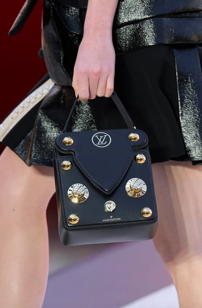 BIG Louis Vuitton Bags!? LV Spring Summer 2023 Runway Bags 😱Twist,  Coussin, Key Cles, Dauphine 