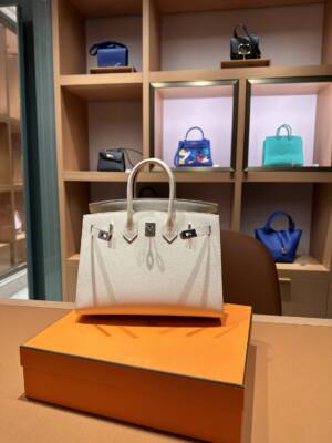 Your Guide to Paris Outlet Shopping - PurseBop