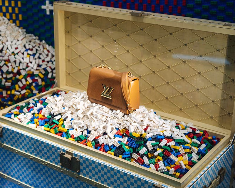 Louis Vuitton Christmas packaging in collaboration with Lego : r/lego