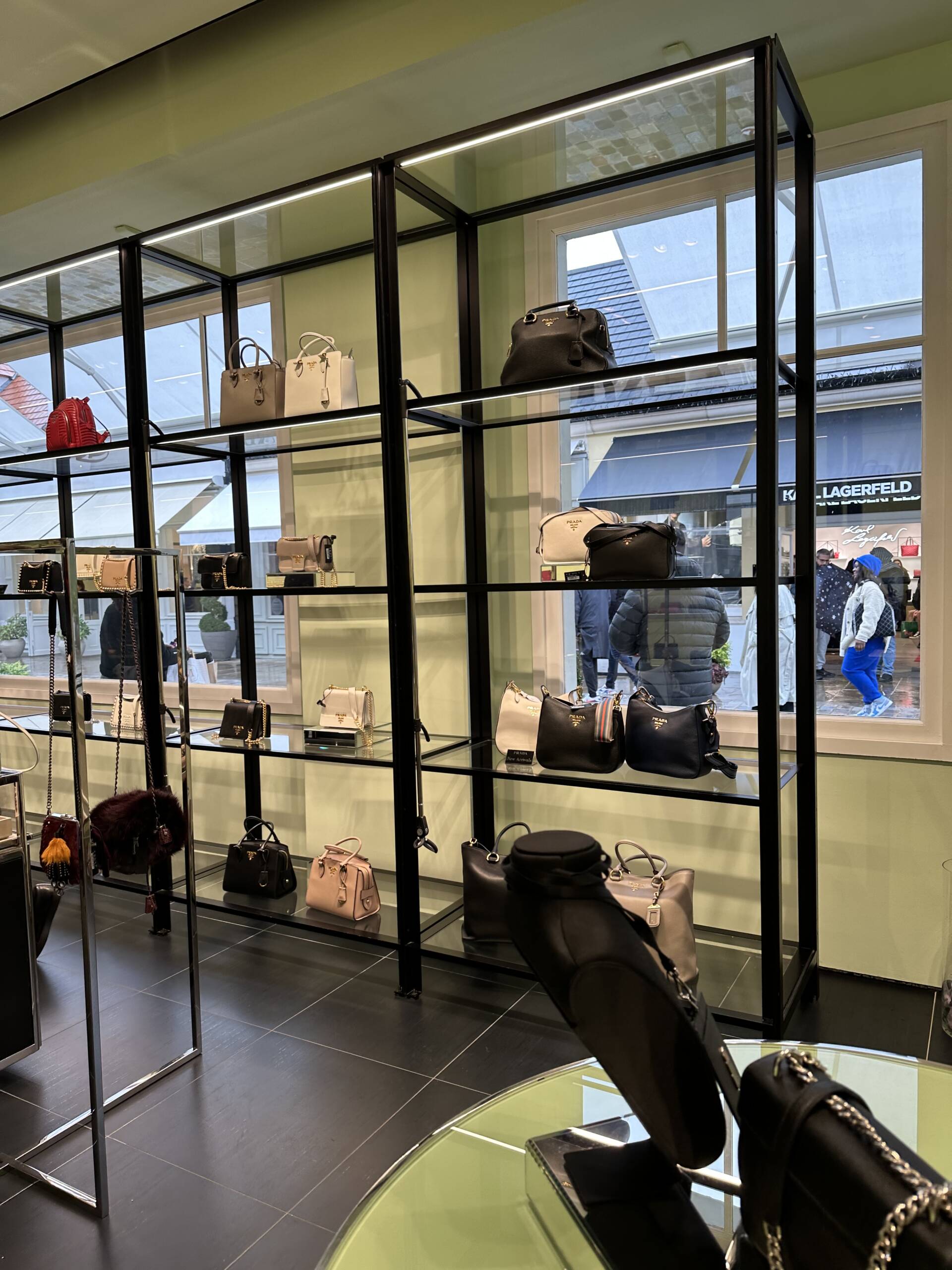 Louis Vuitton – Paris Station Shop