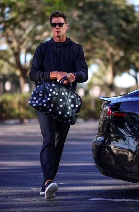 MANIFESTO - STILL SHOWING UP ON THE DOT: Tom Brady with Louis Vuitton x  Yayoi Kusama's Keepall Bag