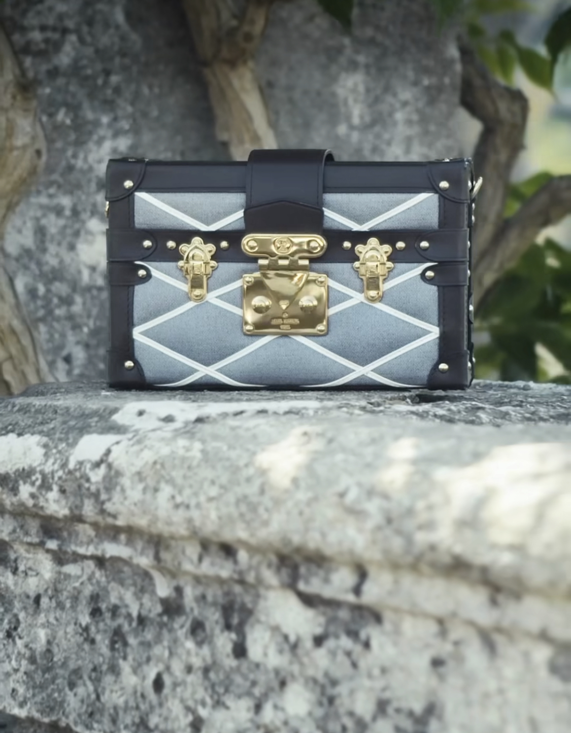 Louis Vuitton: Louis Vuitton Revealed Its Latest Twist Bags