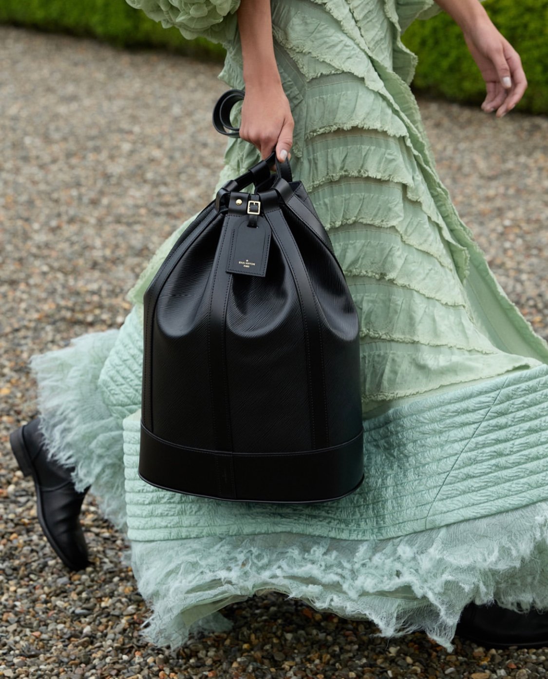 Louis Vuitton Croisière 2024: esprit plongée et robes voluptueuses