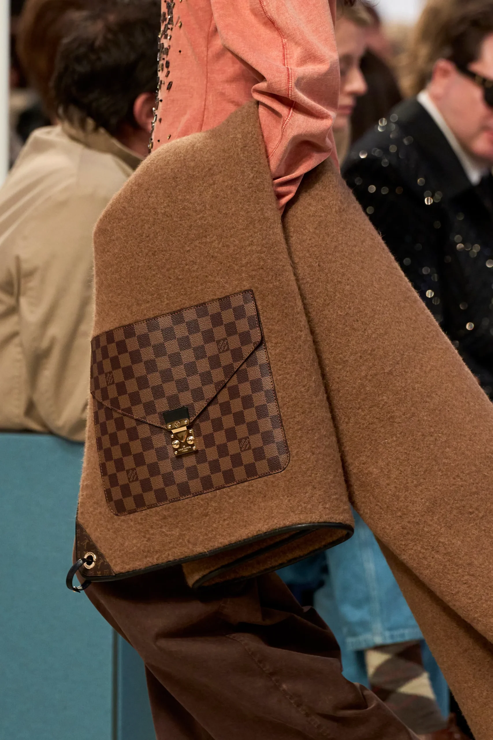 louis vuitton fall-winter 2025 scraf with damier ebene pocket