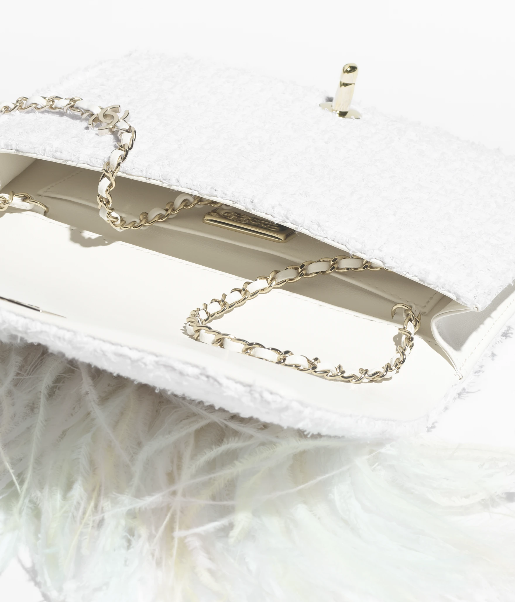 chanel white feather Clutch spring summer 2025