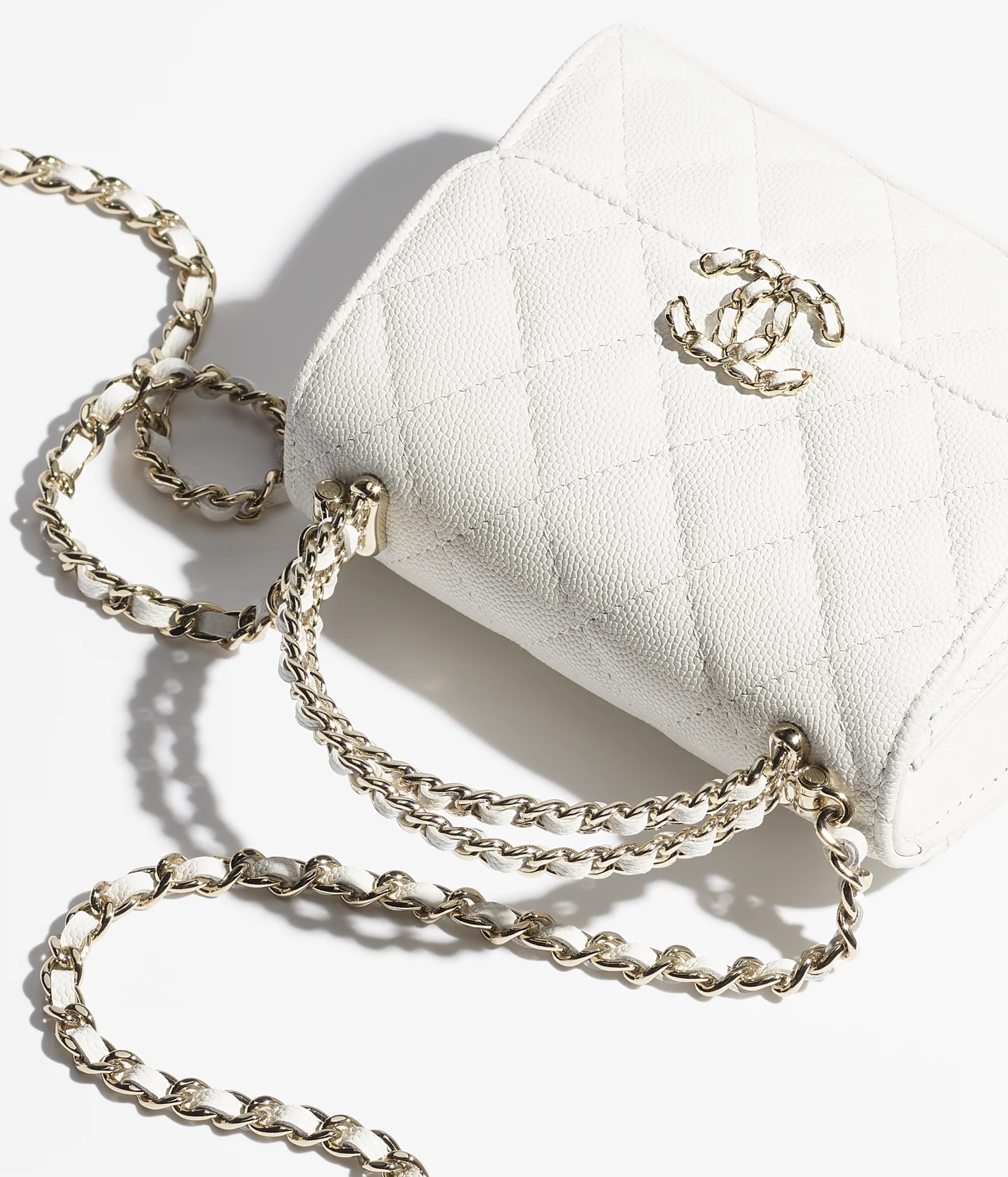 chanel spring summer 2025 clutch with Chain white