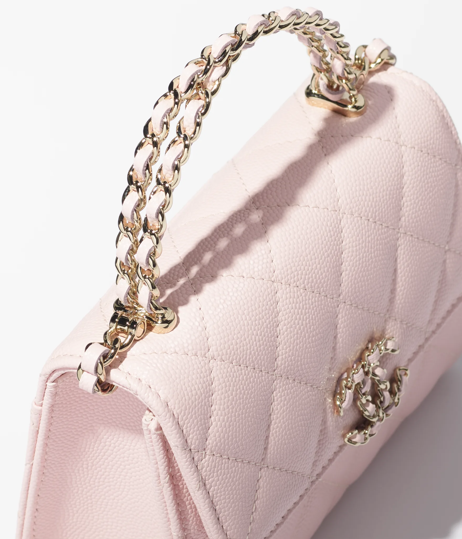 chanel spring summer 2025 clutch with Chain light pink